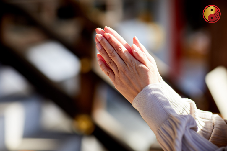 คำอธิษฐานบริจาคโลง ศพที่ถูกต้อง ต้องกล่าวบทสวดอย่างไรบ้าง?